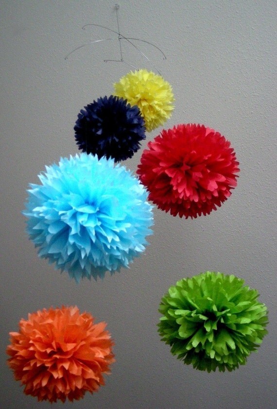 Choose your colors ... pom mobile // nursery decoration // newborn // baby shower // housewarming Il_570xn