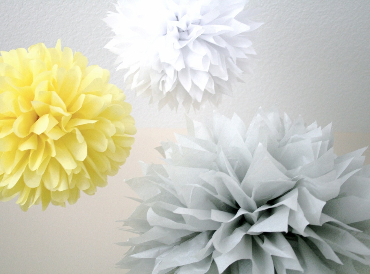 Modification... 3 tissue paper poms // wedding reception // nursery // birthday // party decorations Il_570xn