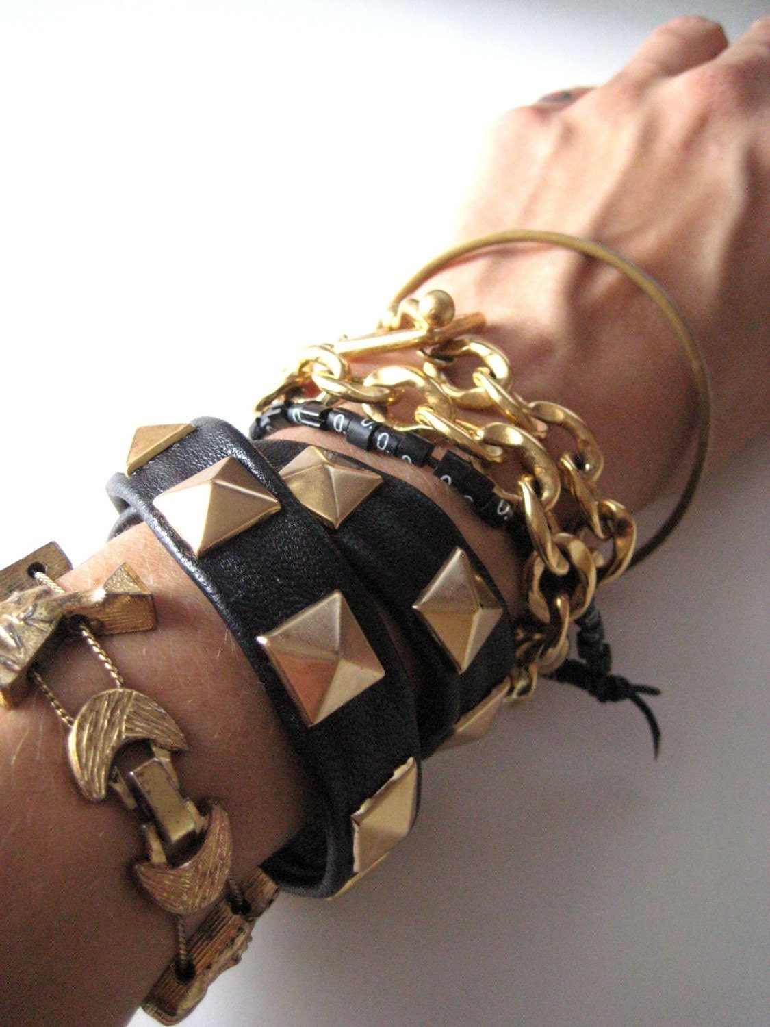 twistee pyramid studded bracelet