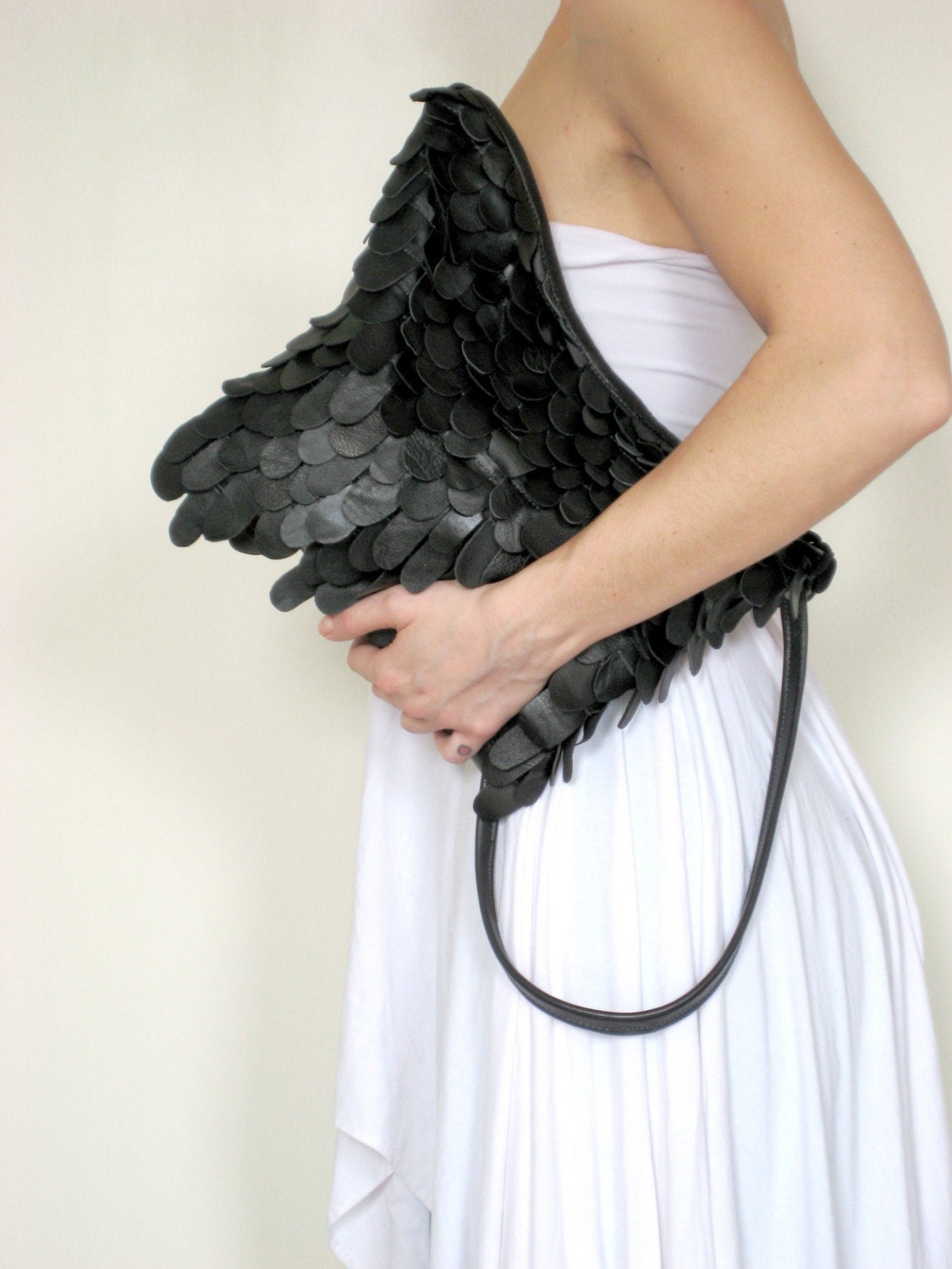 M scale dark bag