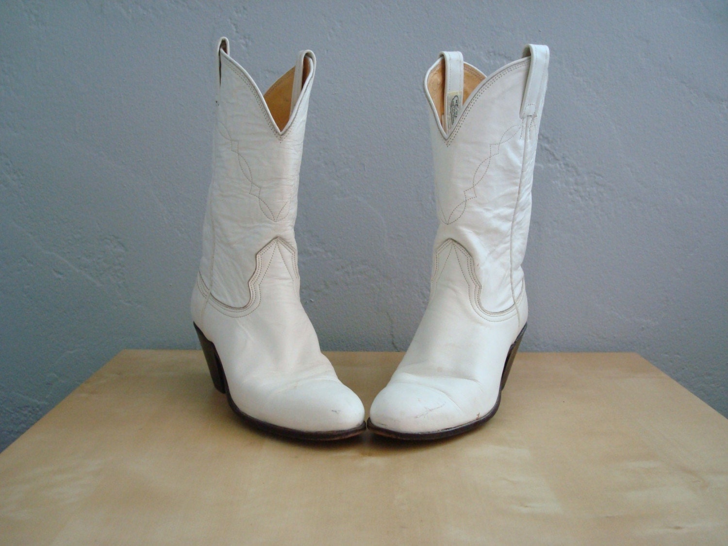 RESERVED for kristel69 Vintage IVORY Cowboy Boots 4.5