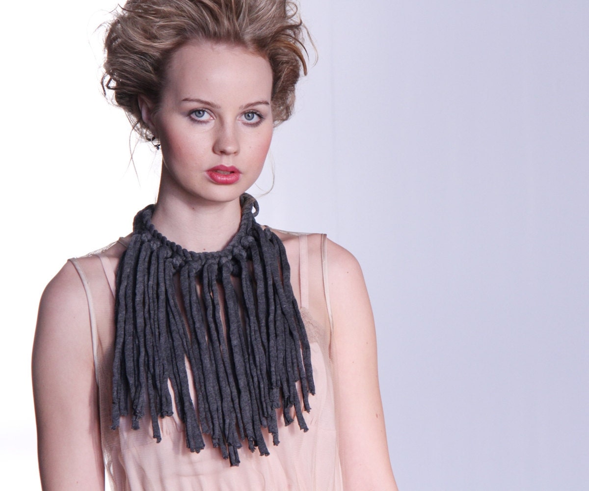 Fringe choker - Charcoal grey