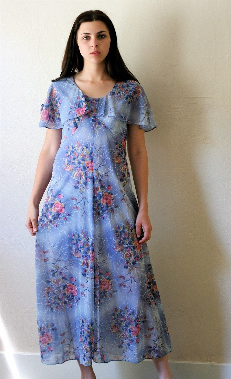 SALE --was 36-- Vintage 70s FLUTTER Floral Dress M/L