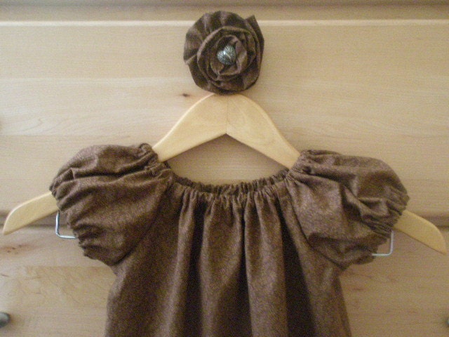 Peasant dress size 3T with matching flower alliagtor clip barrette