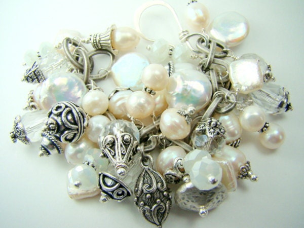 Pearl cha cha bracelet, chunky charm bracelet, bridal fashion ... MELODY