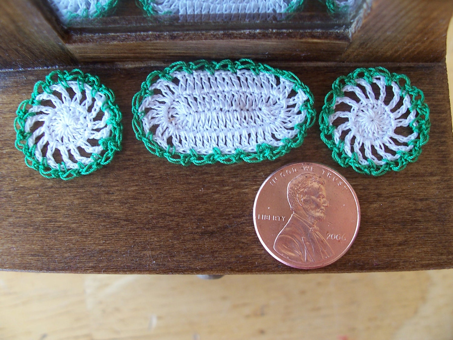 Miniature Dollhouse Crochet Doilies 2 round 1 oval White and Green