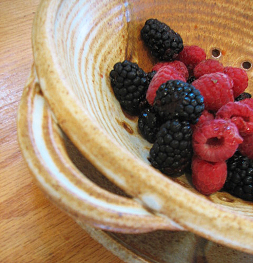 Handmade Ceramic Berry Bowl in Latte