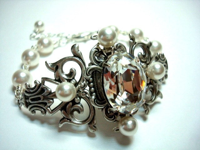 Bridal bracelet, pearl bracelet, cuff bracelet, wedding jewelry with Swarovski pearls, Swarovski clear crystal and antique silver filigrees
