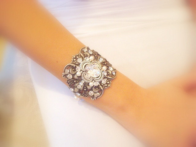 Bridal cuff bracelet, vintage style bracelet, wedding bracelet with Swarovski crystals and Swarovski pearls, wedding jewelry