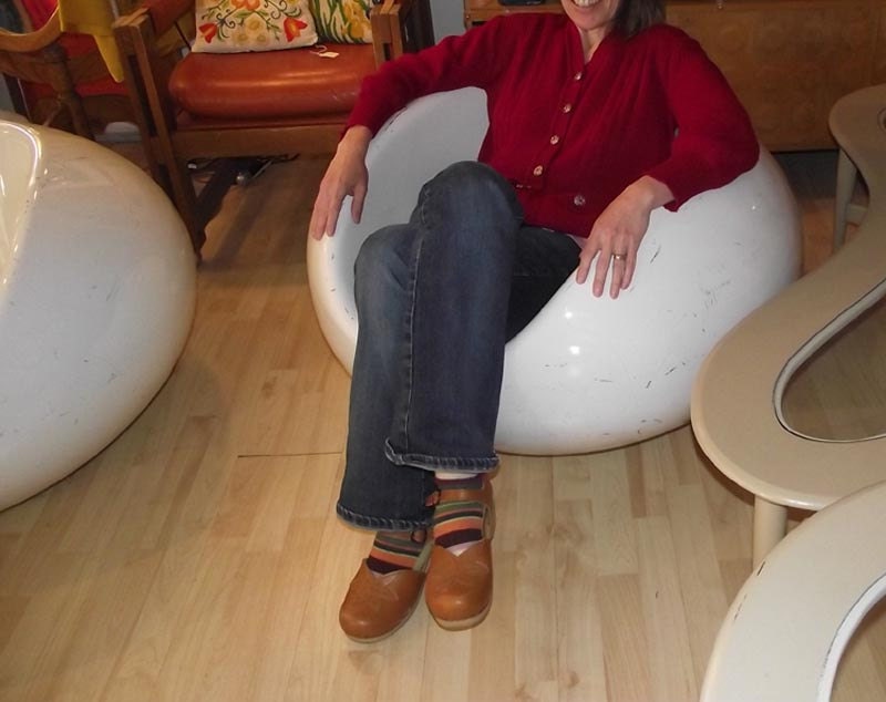 Eero Aarnio Pastil Chairs. 1968. Set of 2. Floating Fiberglass Chairs. Mid Century Modern Indoor Outdoor Furniture