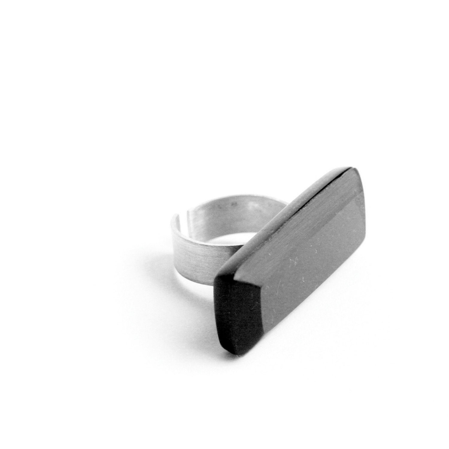Black Faceted ring - adjustable ring in aluminium