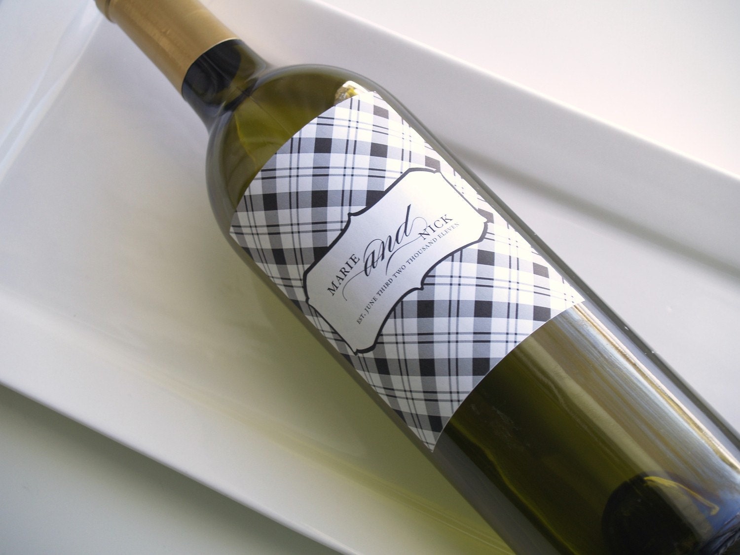DIY Printable wine bottle label for any event in black and white plaid pattern