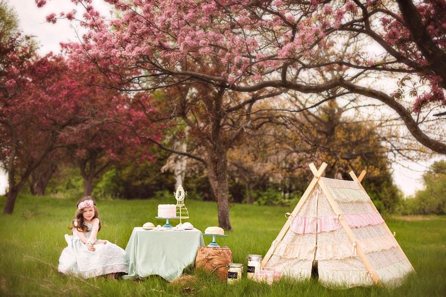 Children's A-Frame Ruffle Tent by Teepee and Tent