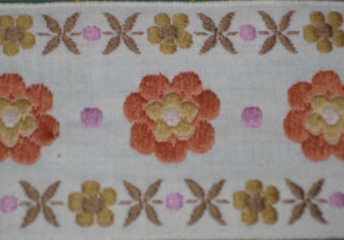 Vintage 70s Orange Retro Decorative Flower Sewing Trim 4.3 Yards