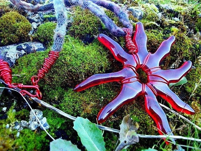 Red Spleodar Glass Necklace 1