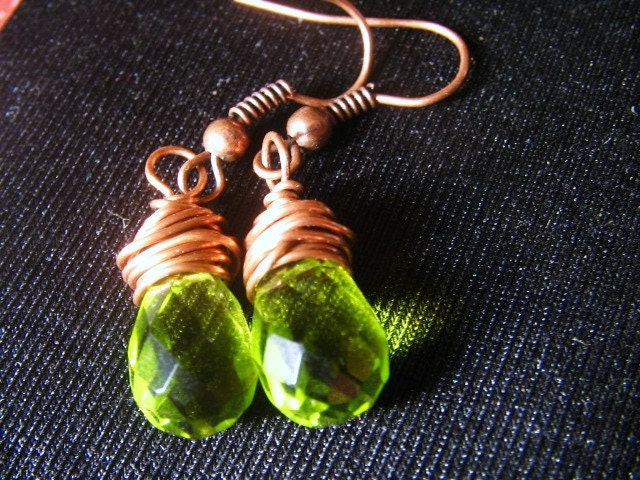 Peridot green quartz and copper wrapped earrings - Cypress