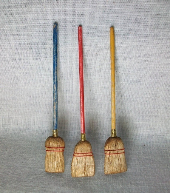 Miniature Broom (1 inch dollhouse scale)