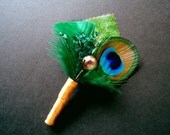 Emerald green wedding boutineer men lapel pin peacock feather boutonniere green lapel pin wedding flowers groomsmen lapel pin peacock lapel