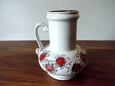 Vintage East German Strehla Art Pottery Vase: Red, White