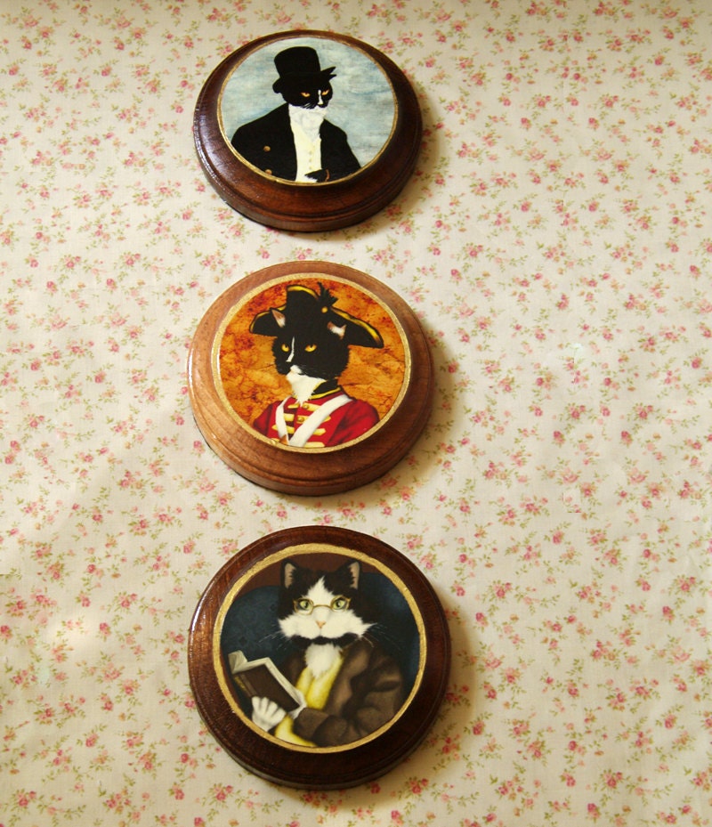 Redcoat Soldier Cat Oval Wooden Plaque, Wall Hanging, Home Decor