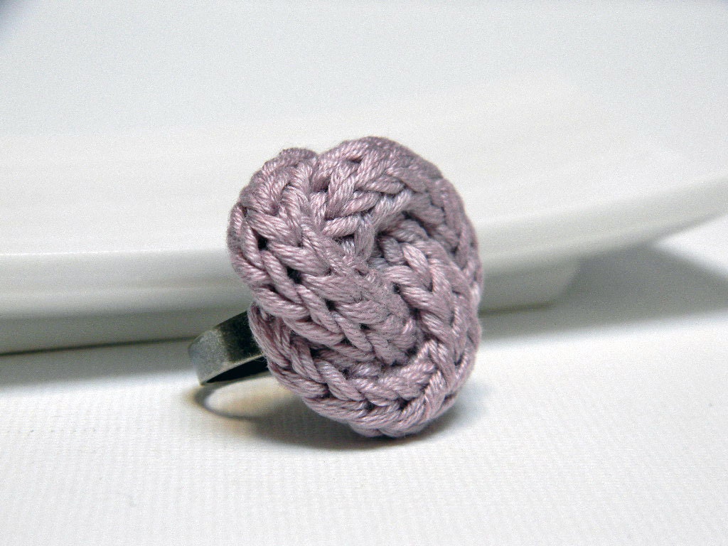 Cocktail fiber ring, knitted and knotted ring, yarn jewelry, fiber jewelry, nautical knot. Lilac, Eco friendly