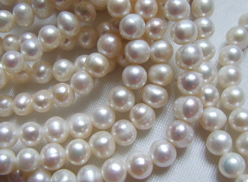 Shop Sale.. ROUND  WHITE Pearls, Freshwater Pearls, Cultured, Full Strand, 7-8 mm, Luxe AA, round off round, brides bridal  rw .pearl78,,
