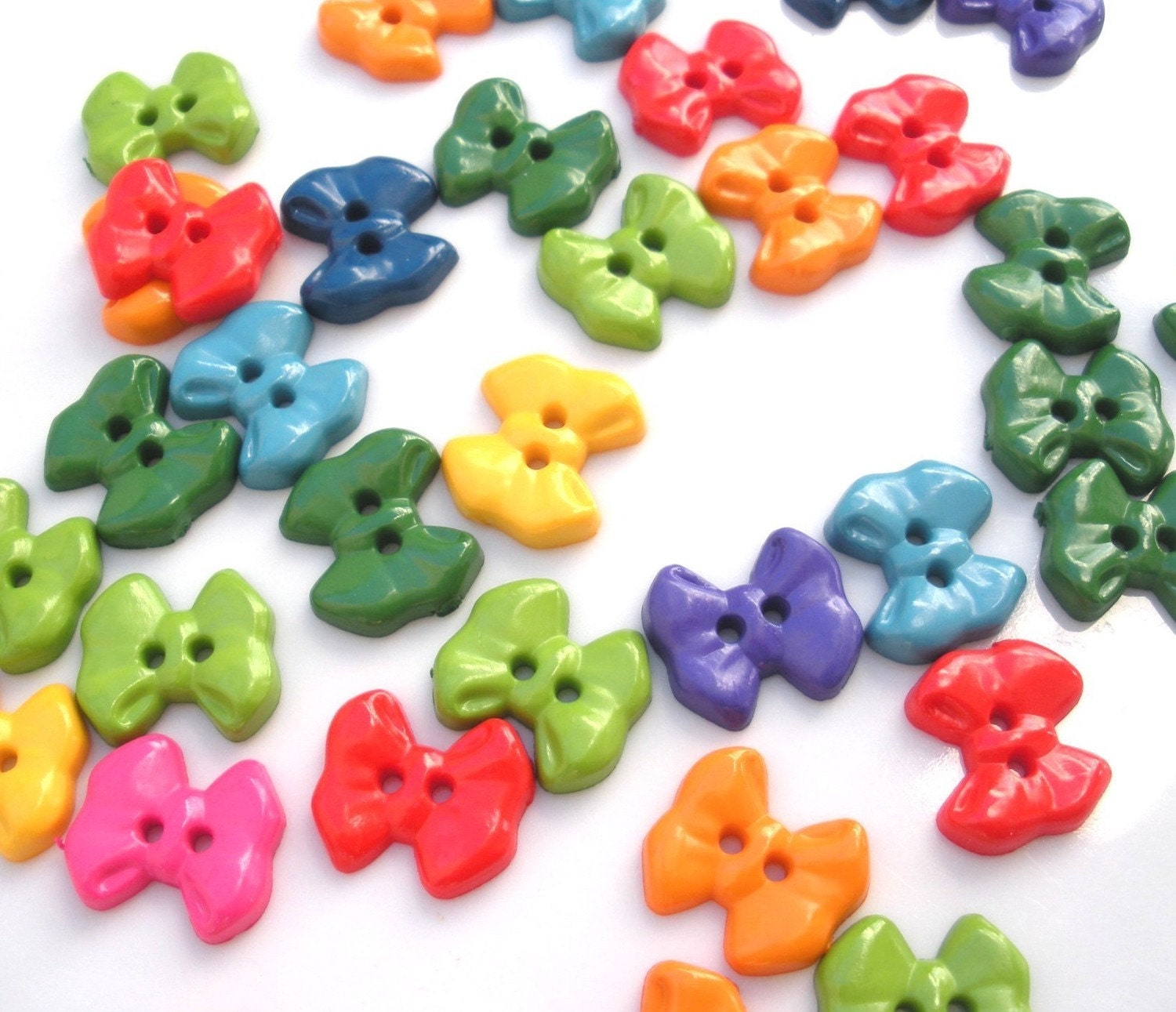 cute 'Finished With a Bow' buttons - mixed pack of 15