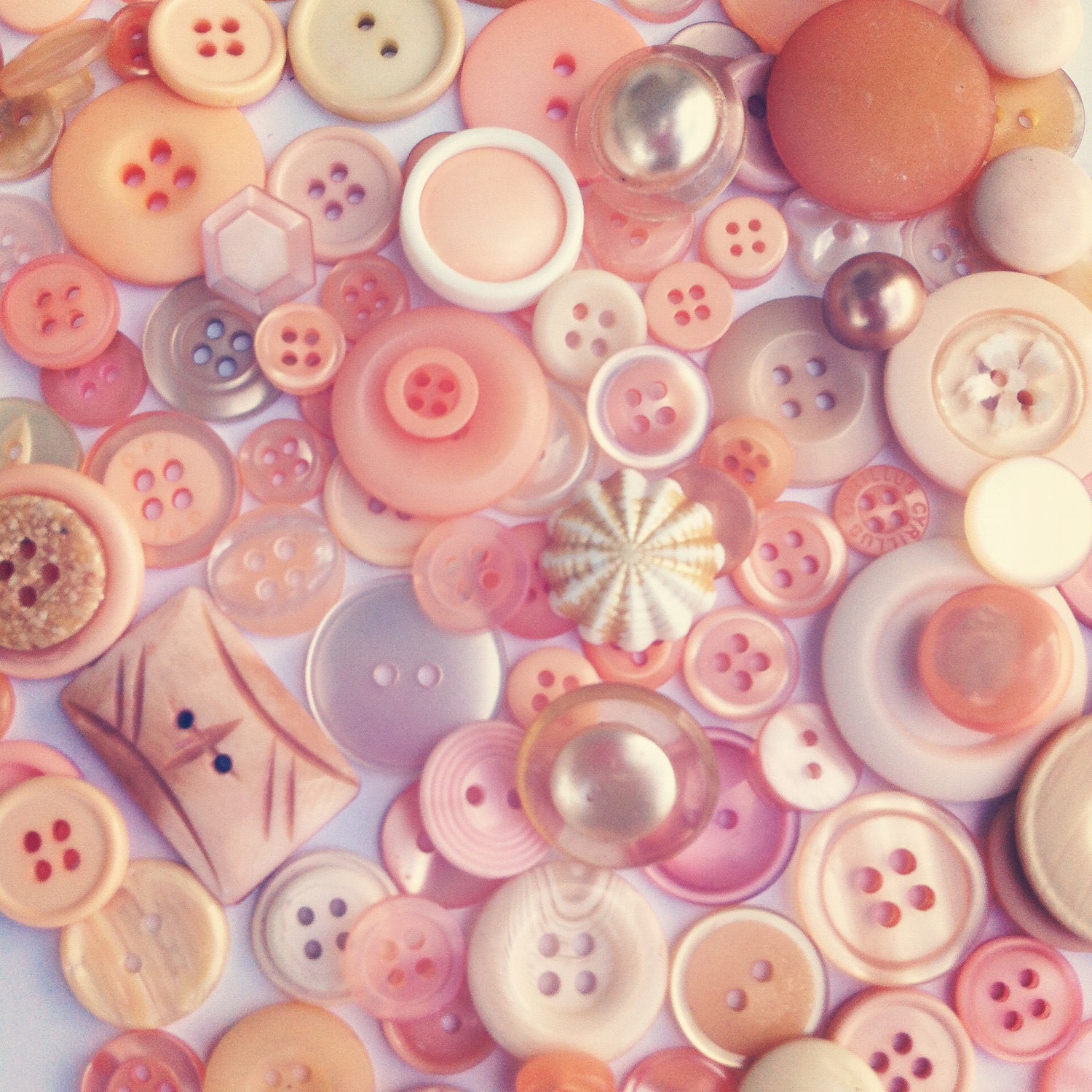 Buttons - PEACHES n CREAM vintage button mix - 25 buttons