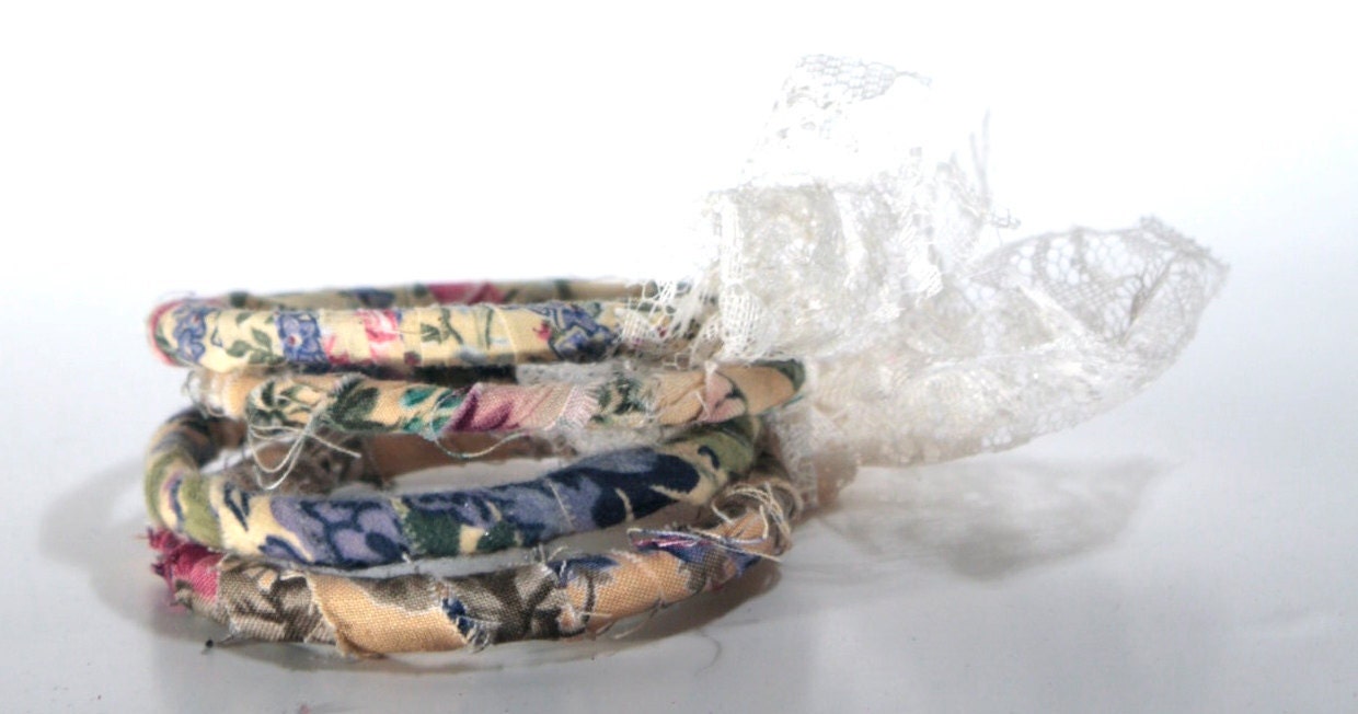 Vintage flower printed fabric wrapped up cycle bangle set
