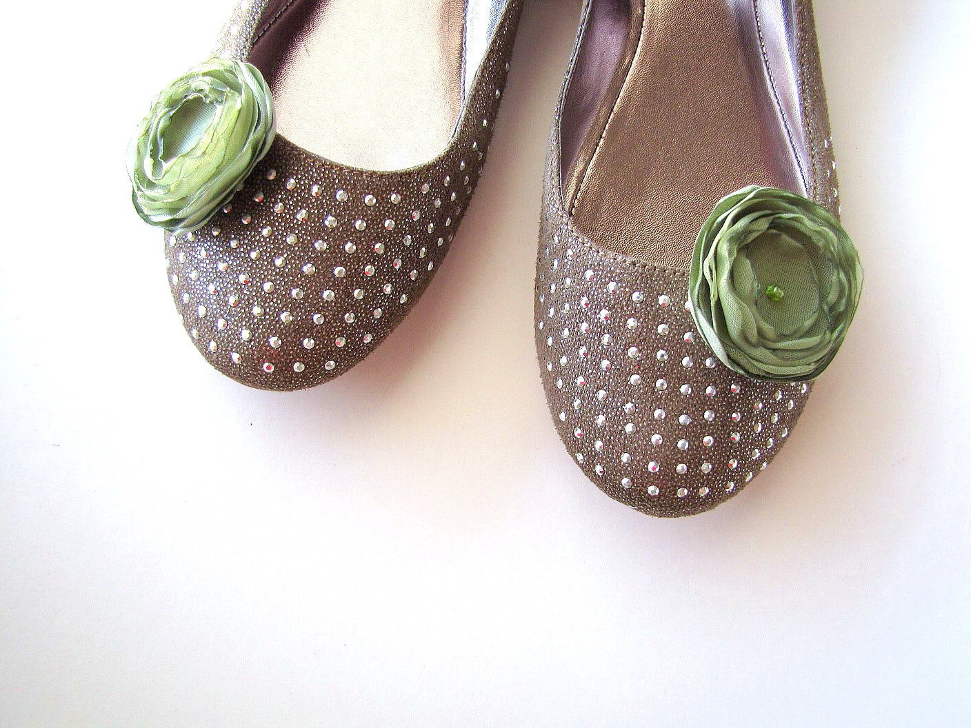 Shoe clips with handmade fabric flowers (set of 2 pcs )-  SAGE GREEN BLOSSOMS (s11) - JujaCrafts