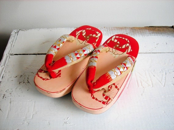 Vintage Baby Girl Geta Japanese Wooden Clog Shoes In Pink And Red