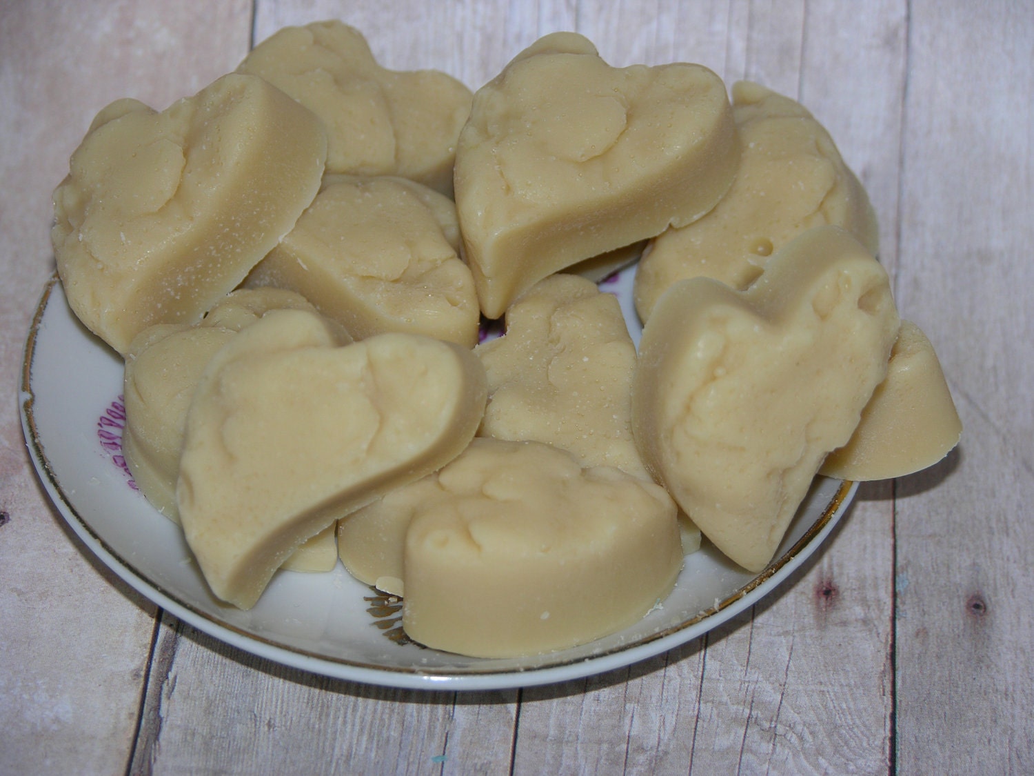 12 PRIM GRUBBY HEARTS Soy Wax Melts Tarts Candle Amber Romance Scented Victorias Secret Type Dupe