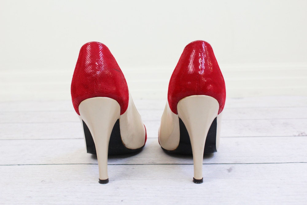 vintage spectator pumps // 1940's Style Red and White Mary Says High Heels