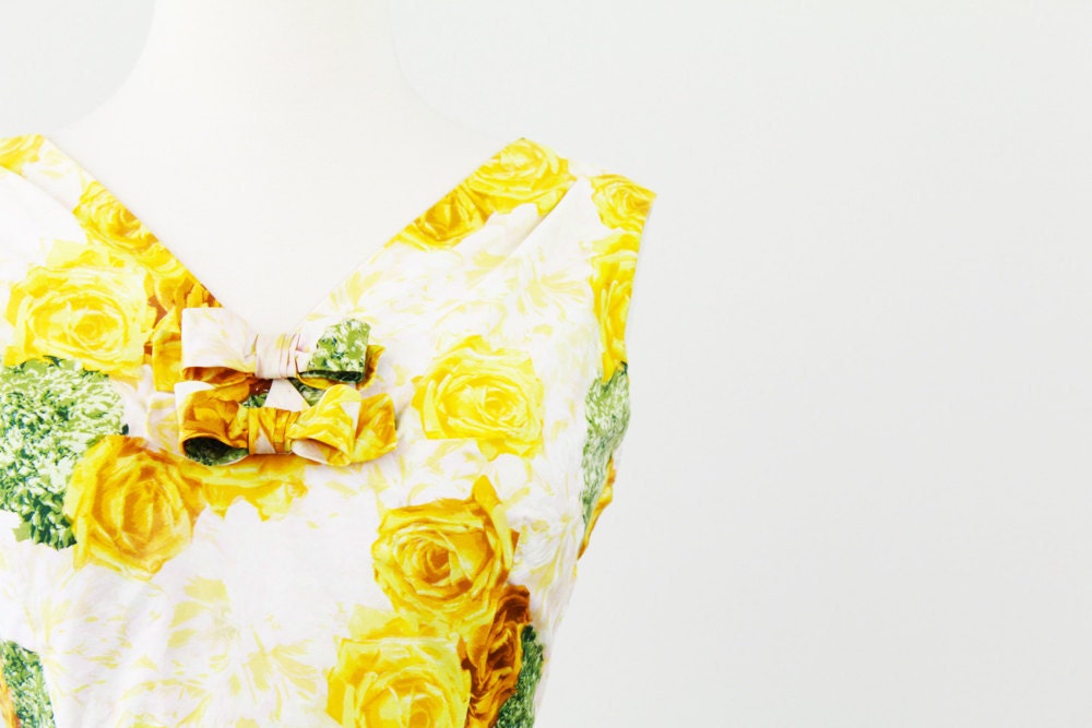 vintage 1950s 50s dress // Canary Yellow Roses Floral Party Dress with Pockets and Bows