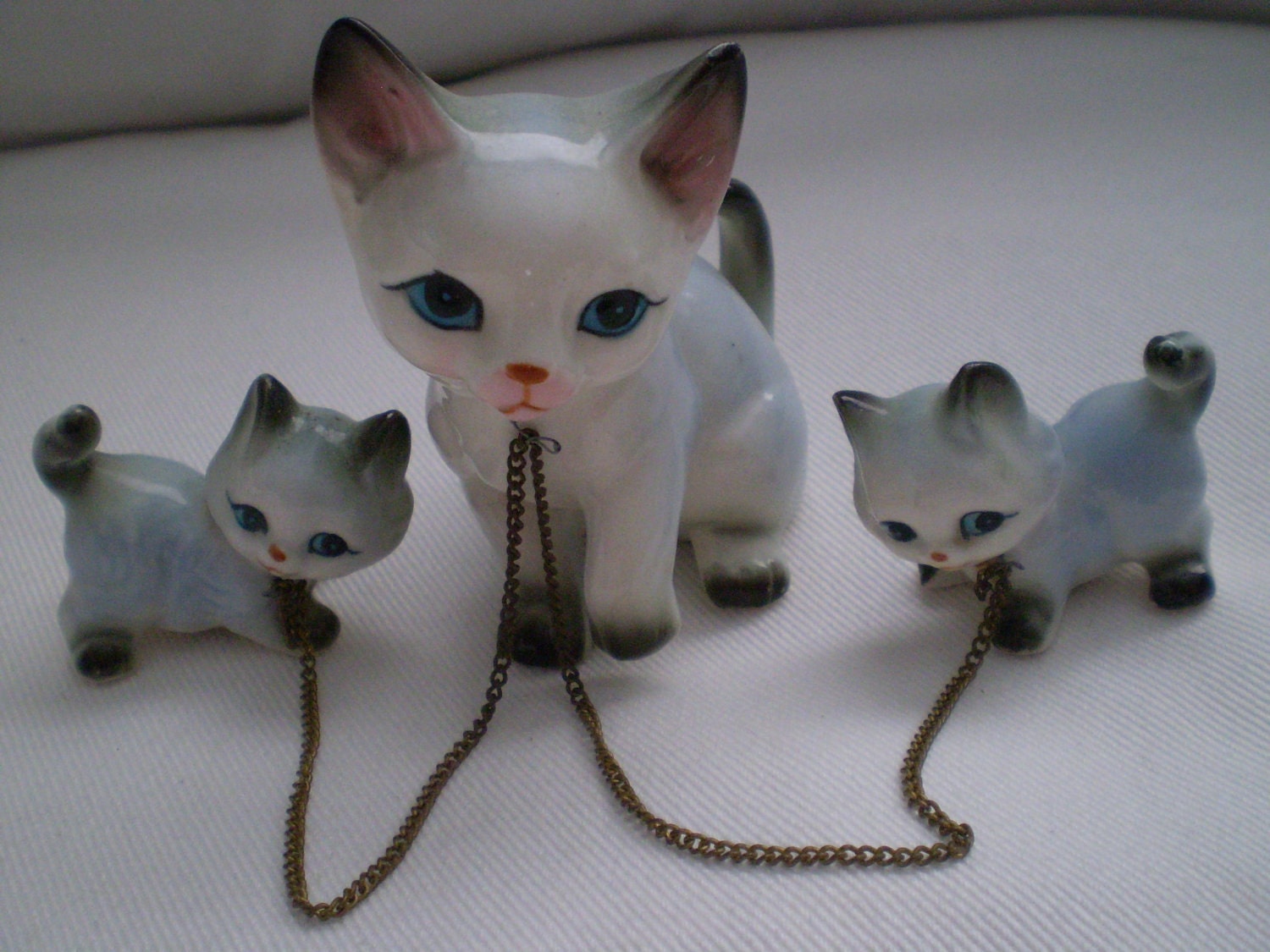 Vintage 1950s Cat and Her Two Kittens - Vintage Porcelain Figurines Enchained