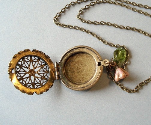 Brass Locket Vintage Graduation Locket Necklace Perfume Locket Jewelry, Photo Locket, Brass Round Locket