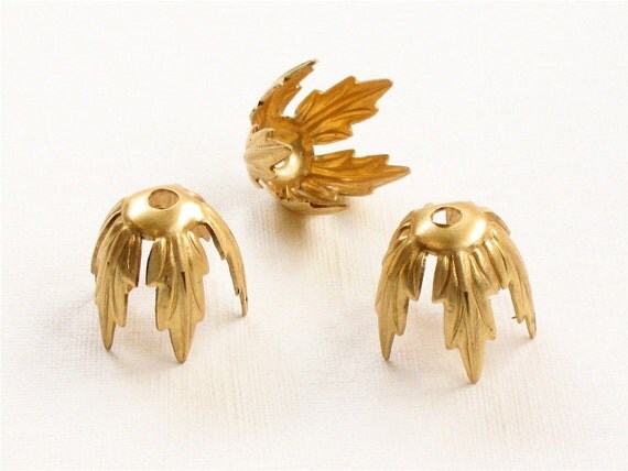 10 jewelry bead end caps in copper tone. Large LEAF by ThePeddler