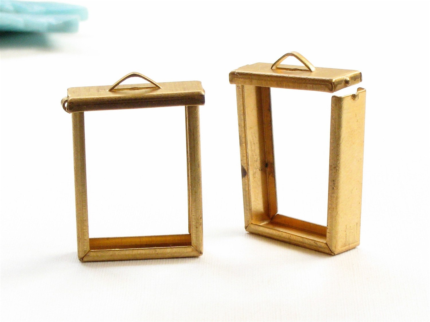 1 brass SHADOW BOX jewelry pendant with flip top. by ThePeddler