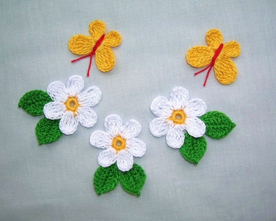 handmade  Crocheted    white  daisy   flowers  embellishments/appliques/cards/scrapbooks, new