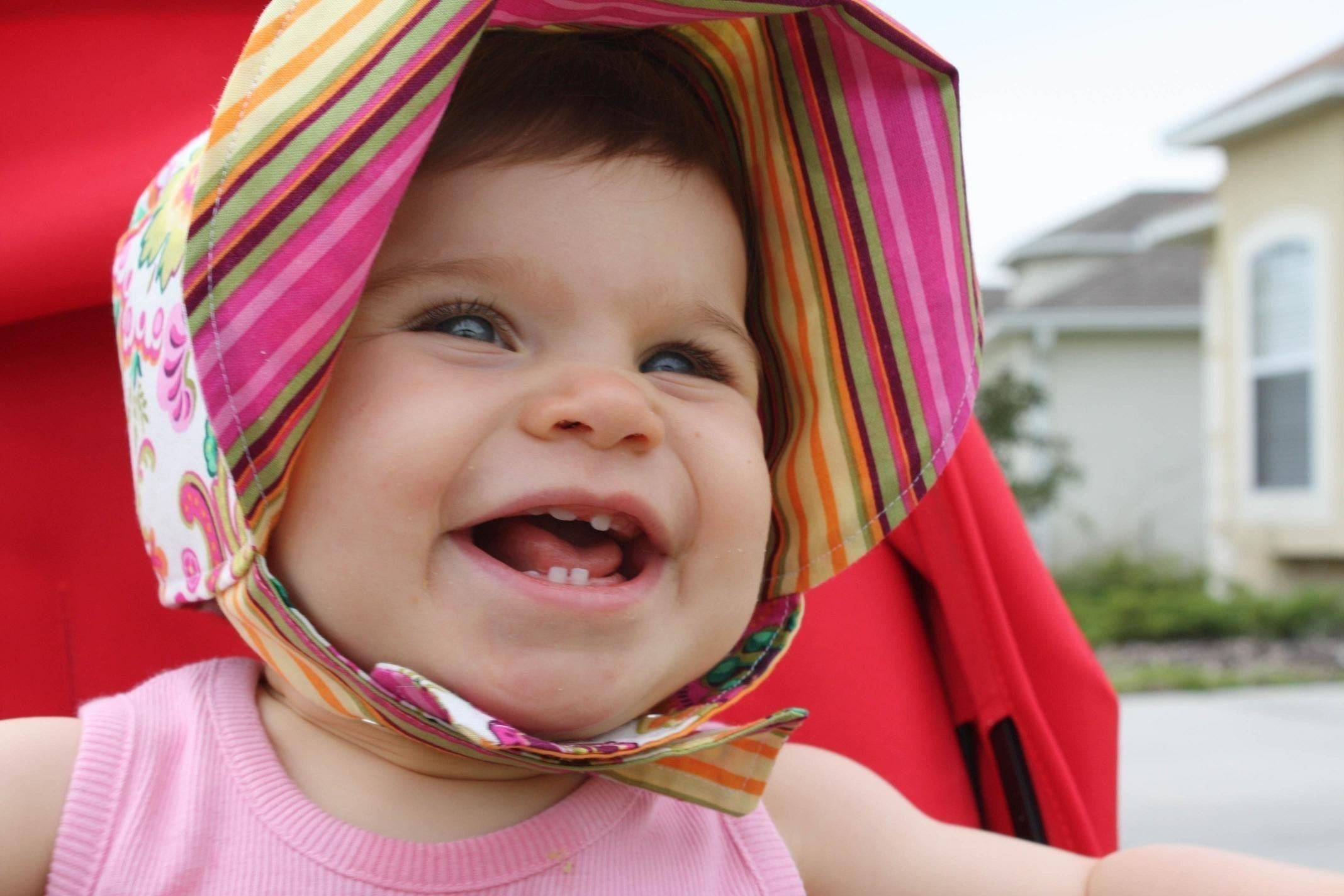 PAISLEY PUNCH, a precious spring burst of a bonnet, from Bella Sol Bebe. Limited quantity left, fabric discontinued