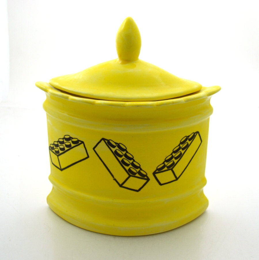 Lego (R) Kitchen Canister Triangular Bright Sunshine yellow