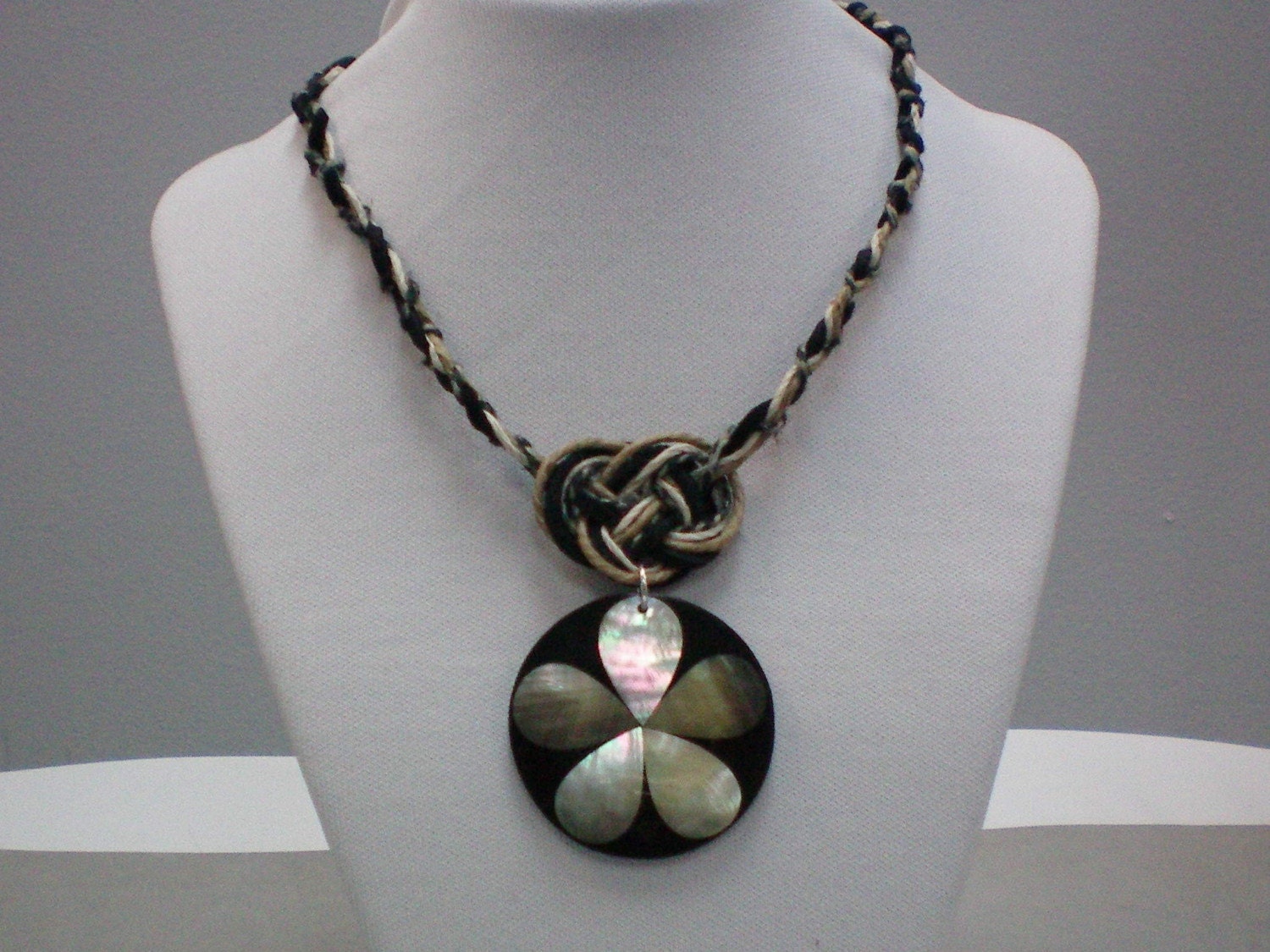 Josephine Knot N Shell
