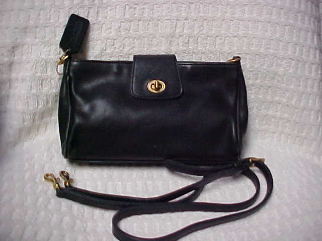 Cute Lite weight Coach purse-cross body-good condition-rare model
