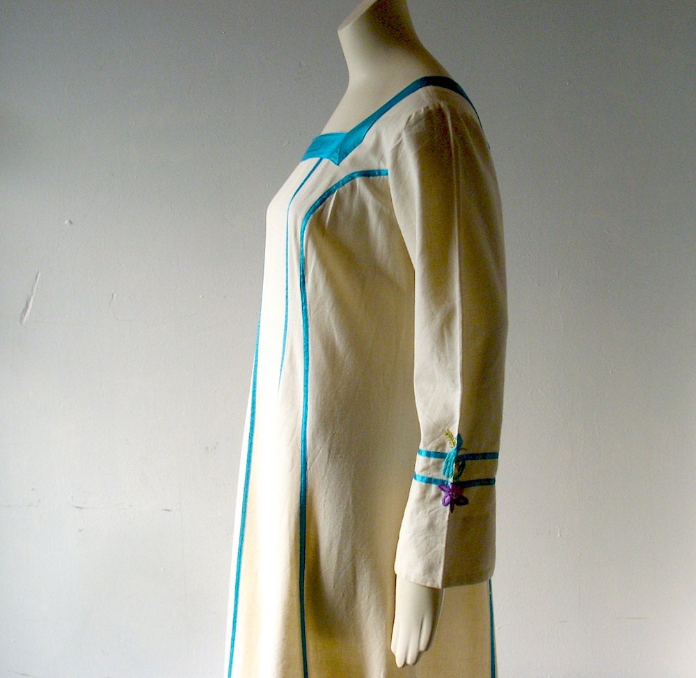 Mama Elsa style 1970s Josefa caftan - teal embroidery - Guadalajara dressmaker - princess glam Talitha Getty chic