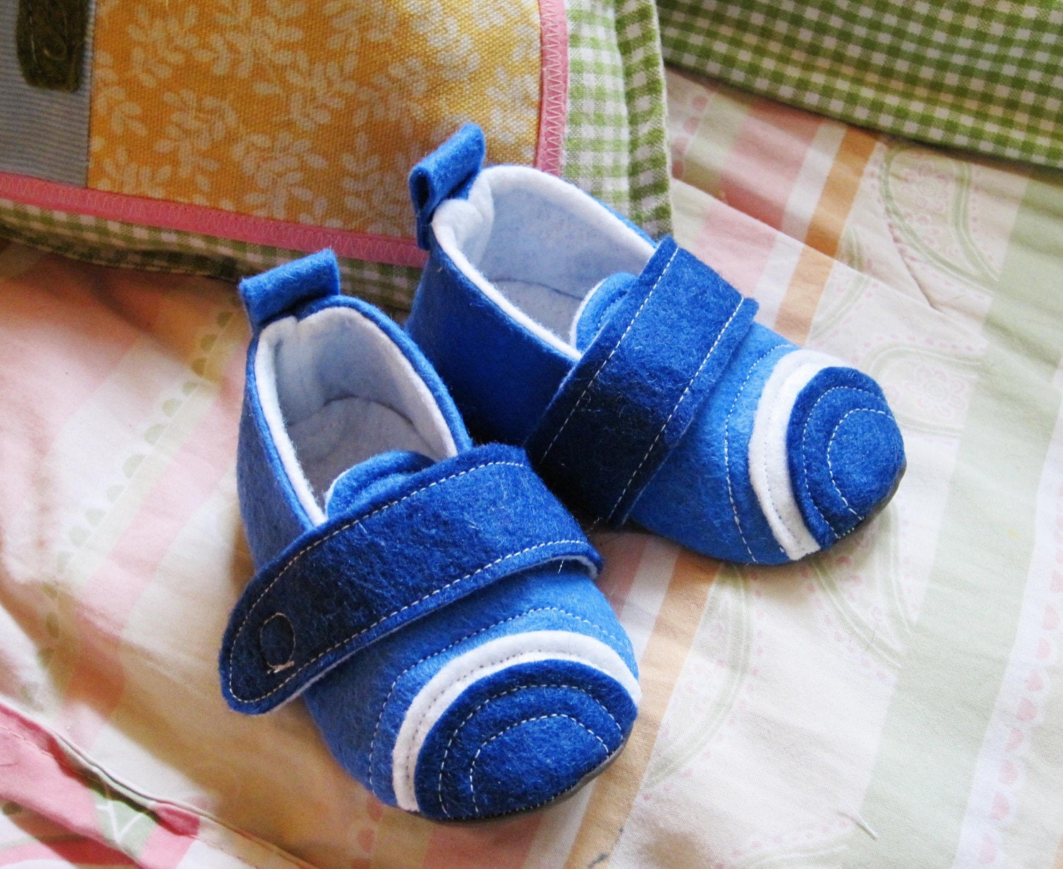 Blue baby boys shoes, baby booties, felt baby shoes, baby boy booties,