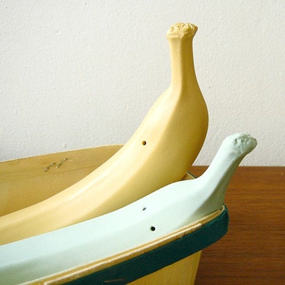 Banana salt and pepper shaker set