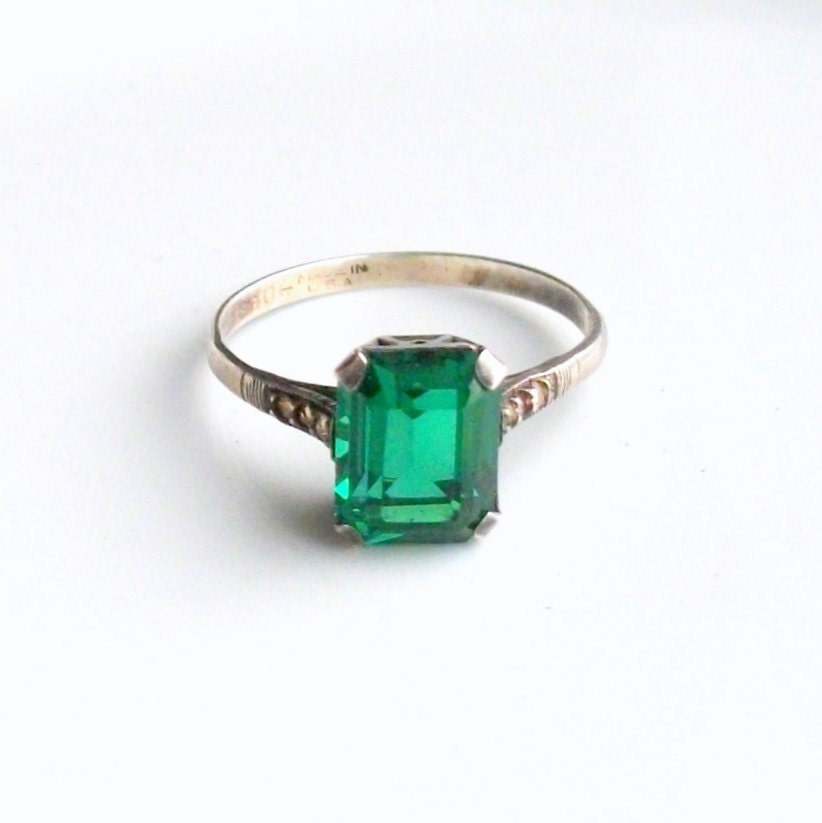 Vintage Art Deco Ring. Sterling Emerald Green Glass and Brilliants.