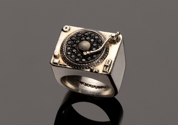 Turntable Ring : Sterling Silver .925