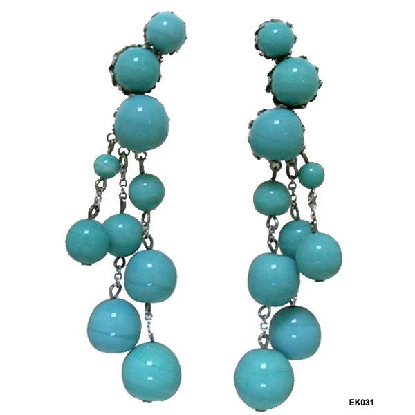 Vintage Vogue Pendant Earrings Turquoise Glass