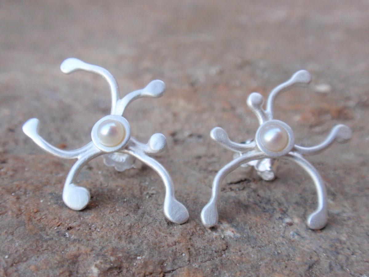 pearl earrings - sterling silver flower stud earrings with freshwater pearl - post earrings - handmade